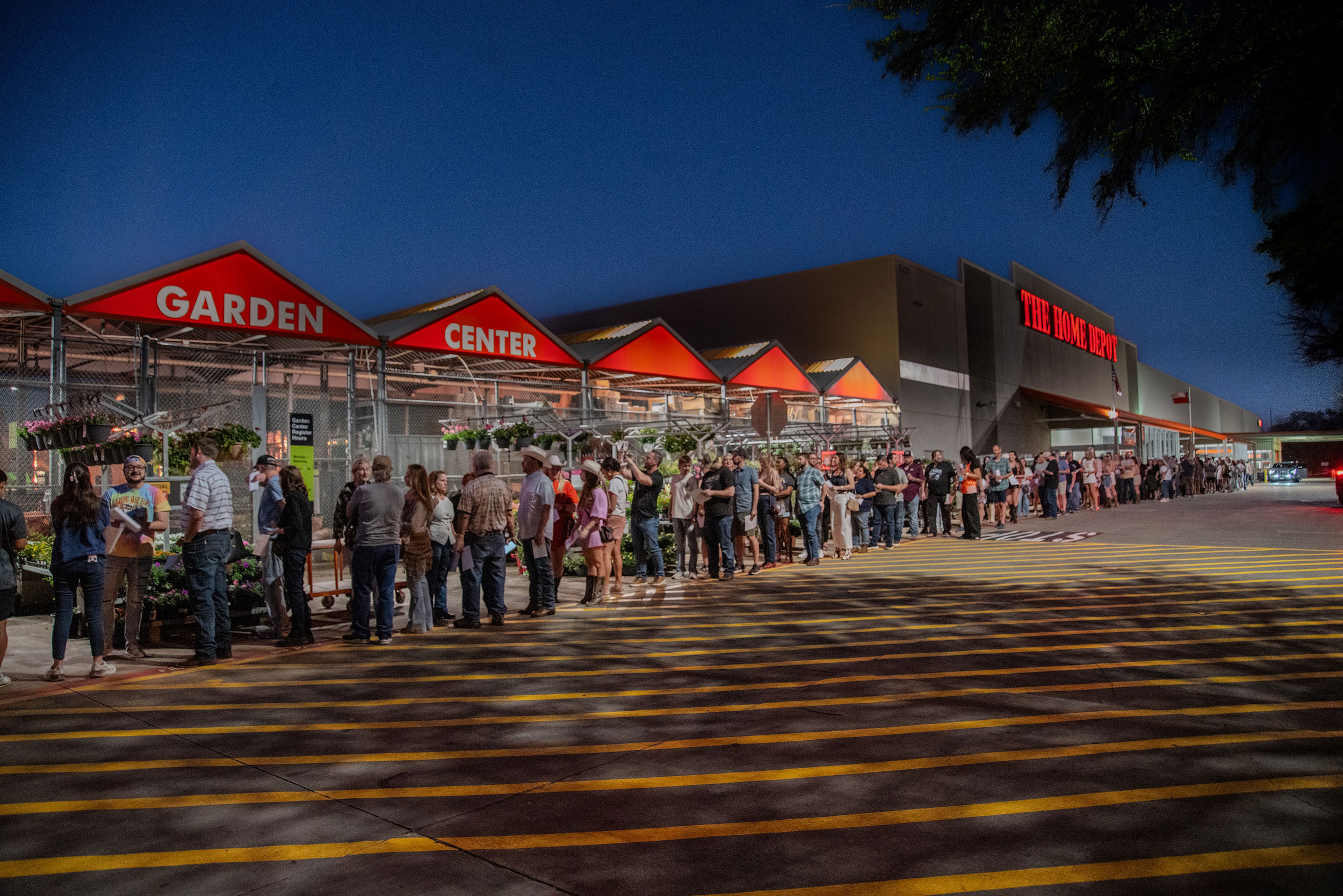 Fans lined up outside The Home Depot Garden Center Sessions